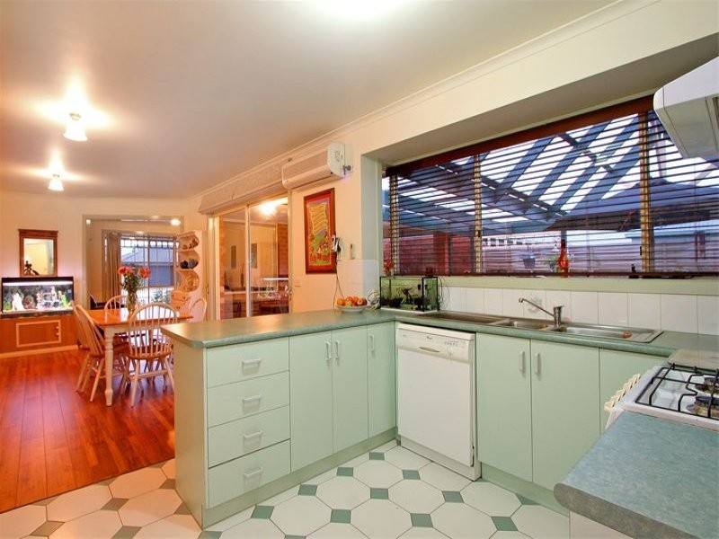 8 Ellinbank Crescent, Mornington VIC 3931