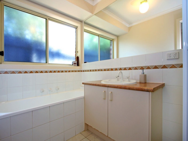 4 Charles Farrer Court, Mornington VIC 3931