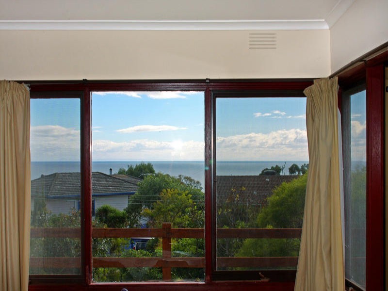 16 Barrow Street, Mount Martha VIC 3934