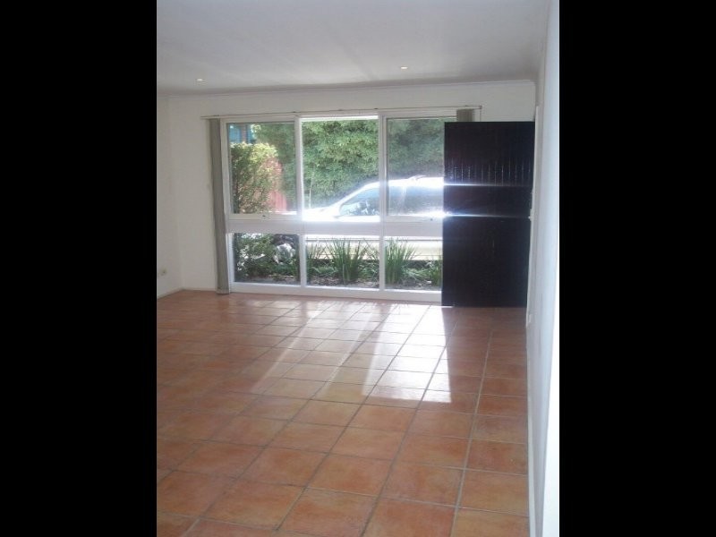 2/9 Leicester Avenue, Mount Eliza VIC 3930