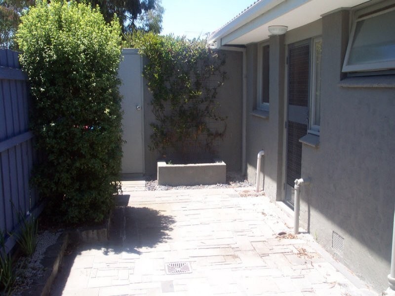 2/9 Leicester Avenue, Mount Eliza VIC 3930