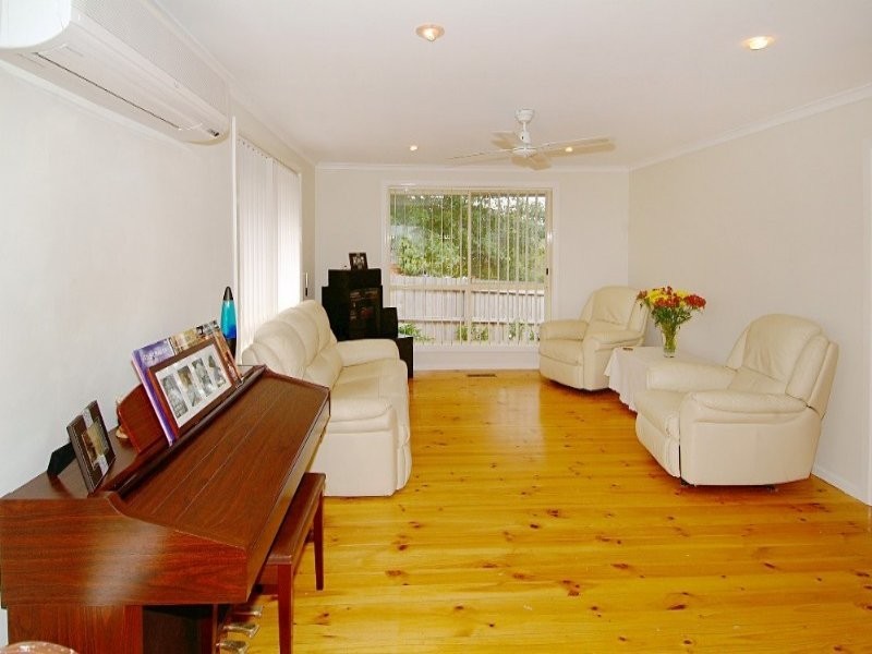 33 Frensham Rd, Watsonia VIC 3087