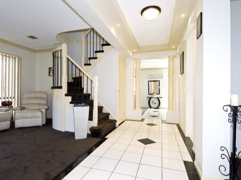 18 Viewgrand Way, Greensborough VIC 3088