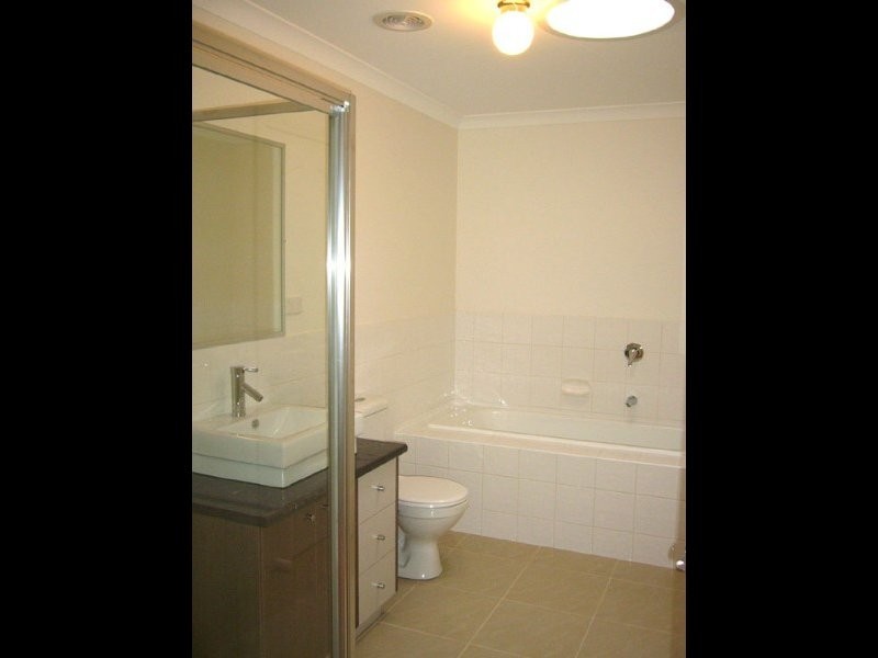 2/11 Richards Ave, Watsonia VIC 3087