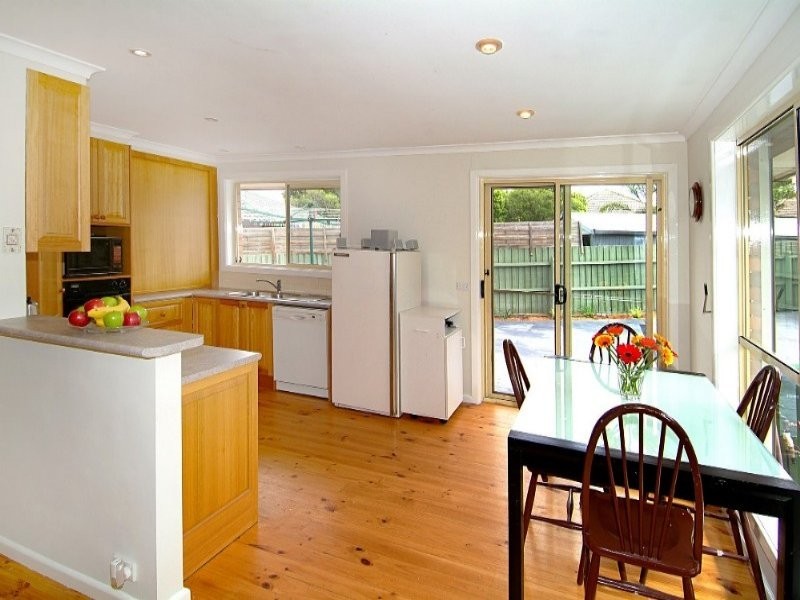 33 Frensham Rd, Watsonia VIC 3087