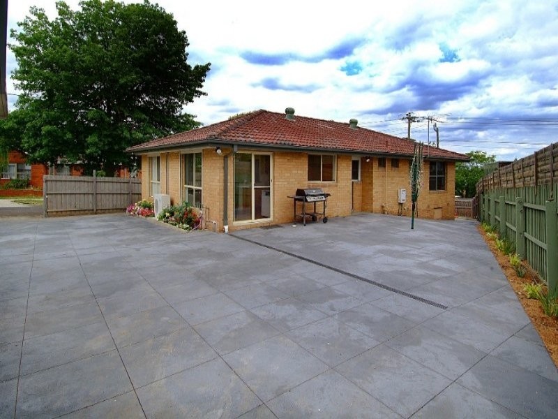 33 Frensham Rd, Watsonia VIC 3087