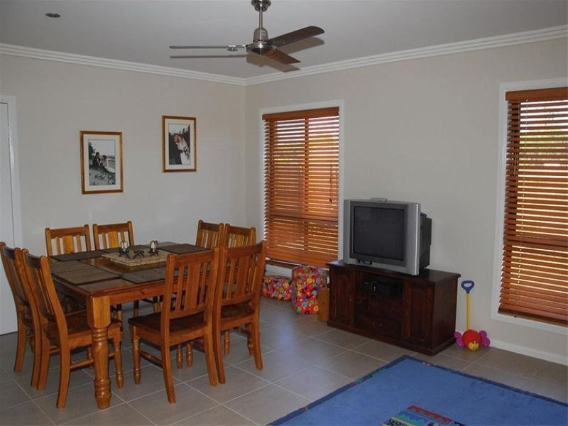 25 Pinehurst Drive, Wondunna QLD 4655