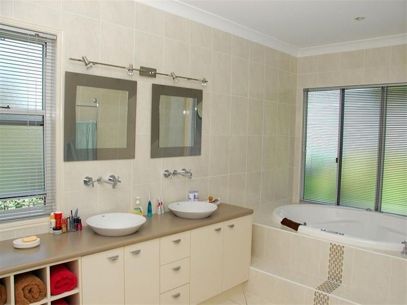 4 Mac Stocks Drive, Dundowran Beach QLD 4655