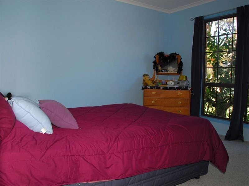 11 Phoenix Court, Kawungan QLD 4655