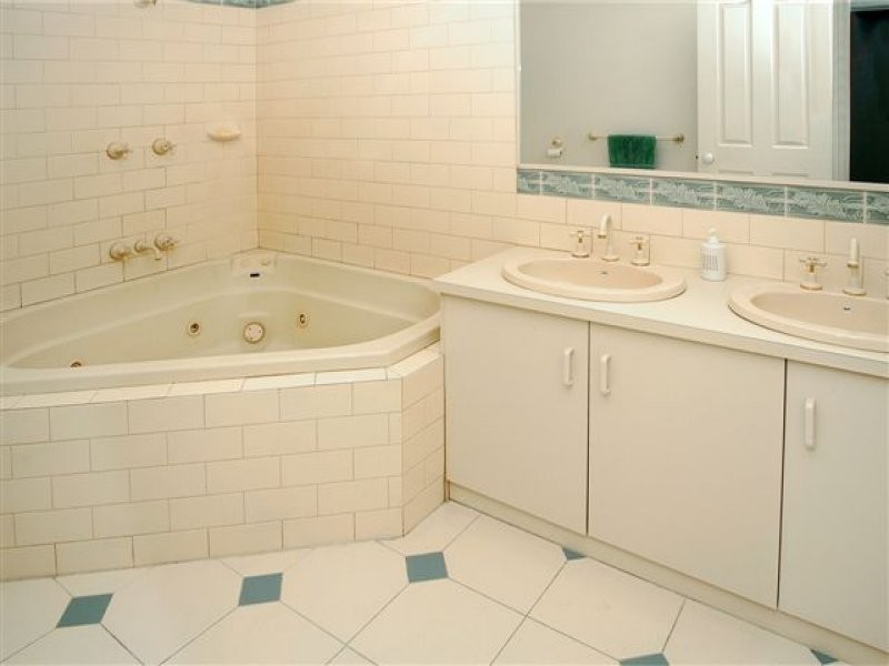 5 Solander Court, Roxburgh Park VIC 3064