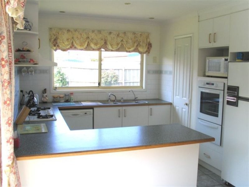 3 Gibney Close, Roxburgh Park VIC 3064