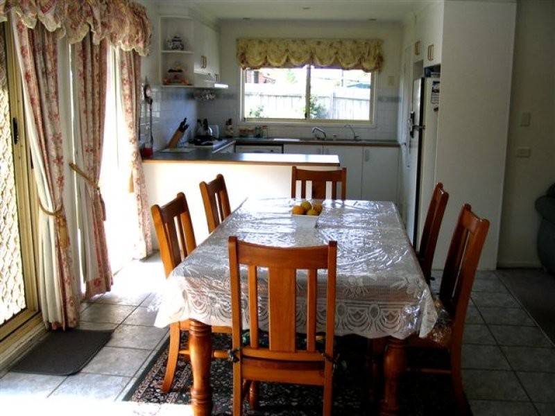 3 Gibney Close, Roxburgh Park VIC 3064