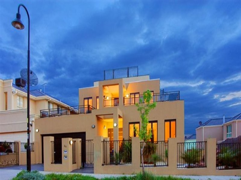 24 Gaussberg Walk, Roxburgh Park VIC 3064