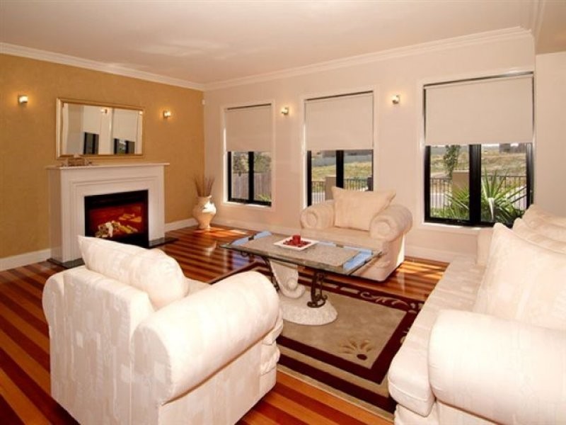 24 Gaussberg Walk, Roxburgh Park VIC 3064