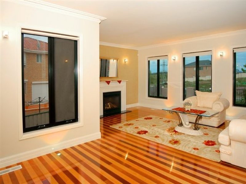 24 Gaussberg Walk, Roxburgh Park VIC 3064