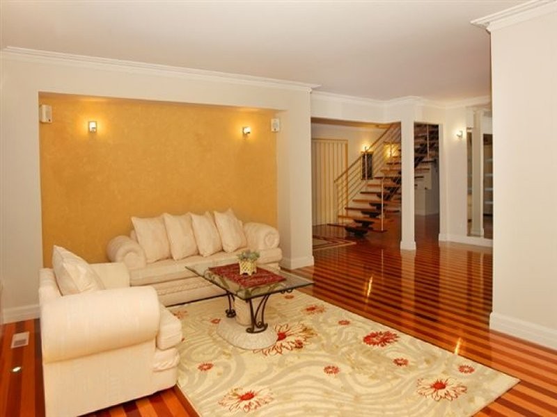 24 Gaussberg Walk, Roxburgh Park VIC 3064