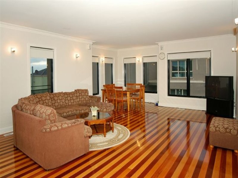 24 Gaussberg Walk, Roxburgh Park VIC 3064