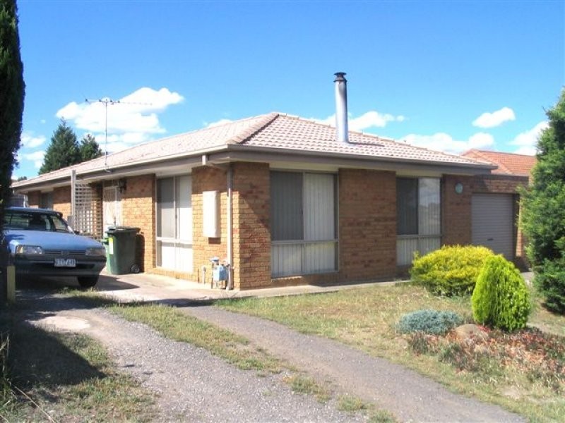 8 Themeda Court, Meadow Heights VIC 3048