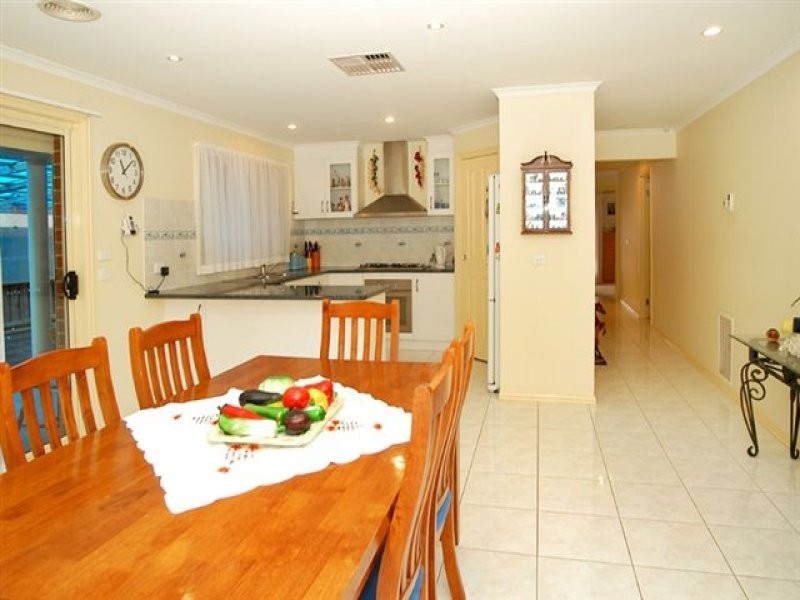 38 Broadway Street, Roxburgh Park VIC 3064