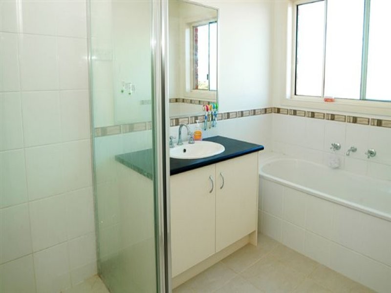 6 Earl Grove, Craigieburn VIC 3064