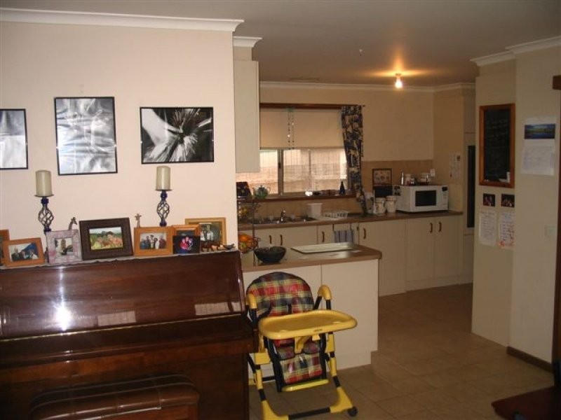 71 Gillingham Crescent, Craigieburn VIC 3064