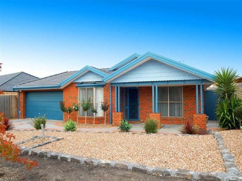6 Bentley Avenue, Roxburgh Park VIC 3064