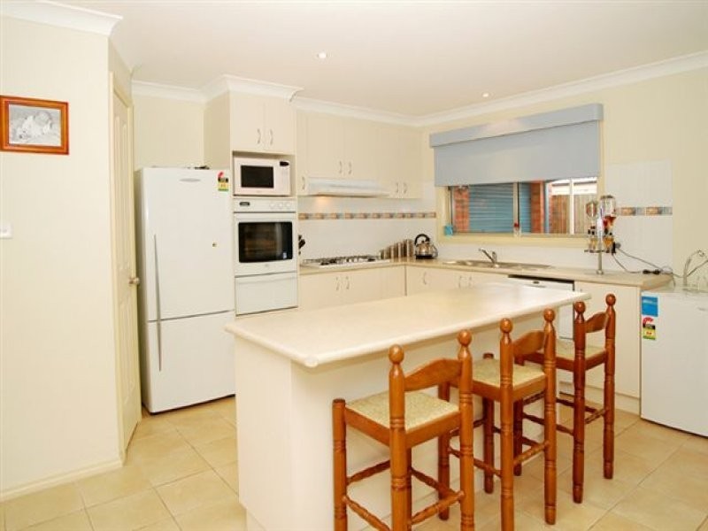6 Bentley Avenue, Roxburgh Park VIC 3064