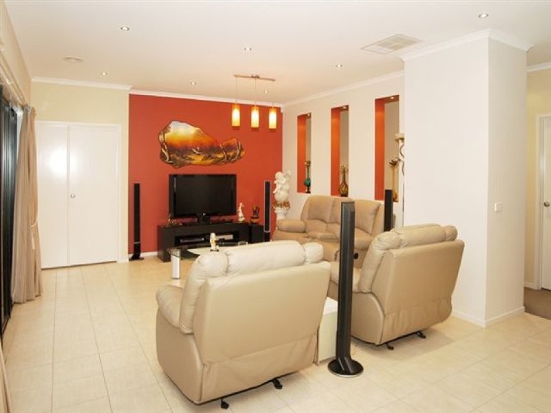 3 Whitby Place, Craigieburn VIC 3064