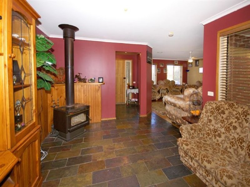 16 Yarcombe Crescent, Craigieburn VIC 3064