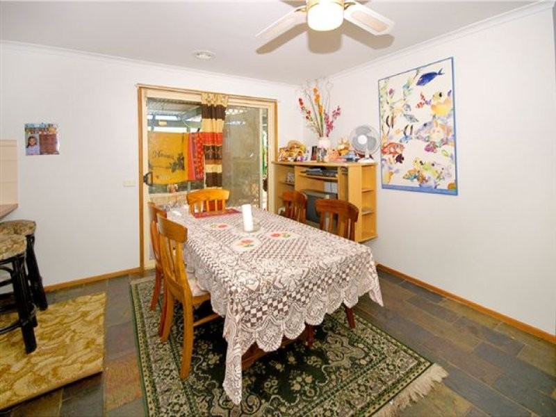 16 Yarcombe Crescent, Craigieburn VIC 3064