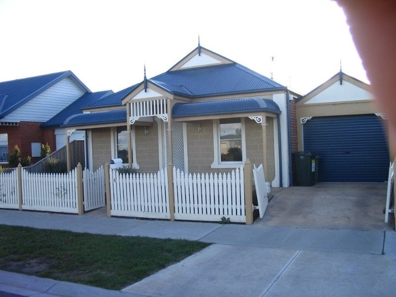 4 Avenel Gardens, Craigieburn VIC 3064