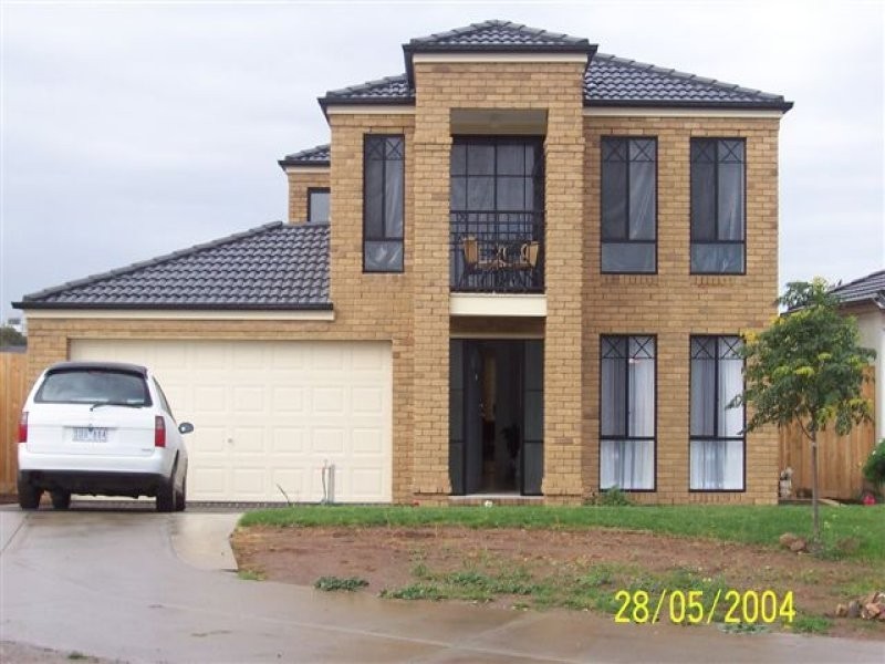 8 Ebro Court, Roxburgh Park VIC 3064