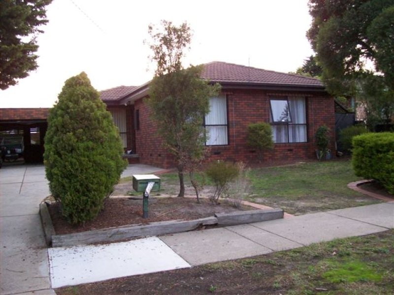 12 Bainbridge Close, Craigieburn VIC 3064