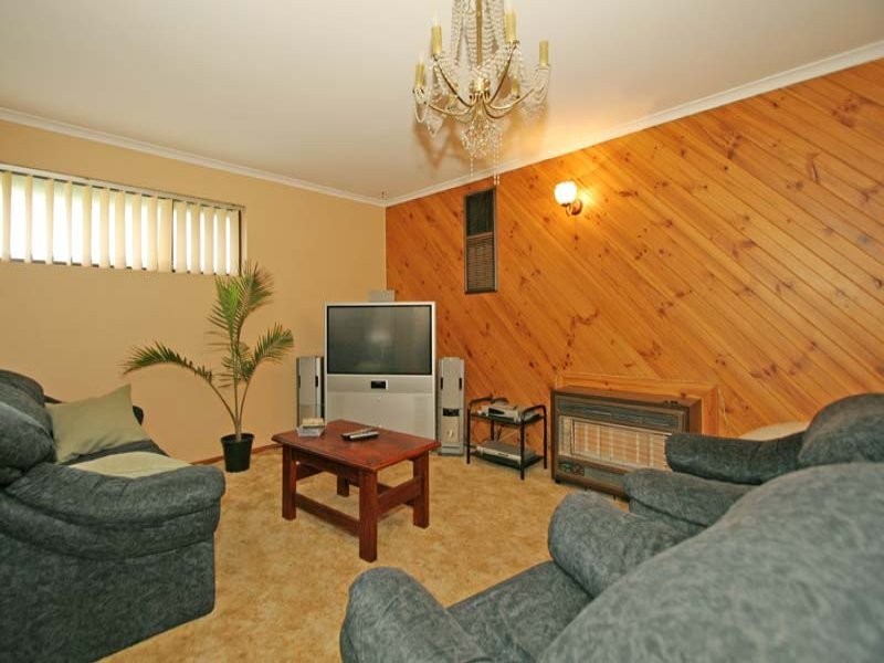 43 Chilcomb Drive, Huntfield Heights SA 5163