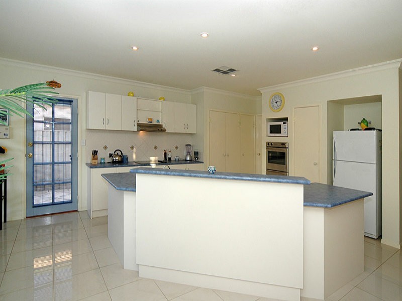 26 Ingleton Drive, Hallett Cove SA 5158