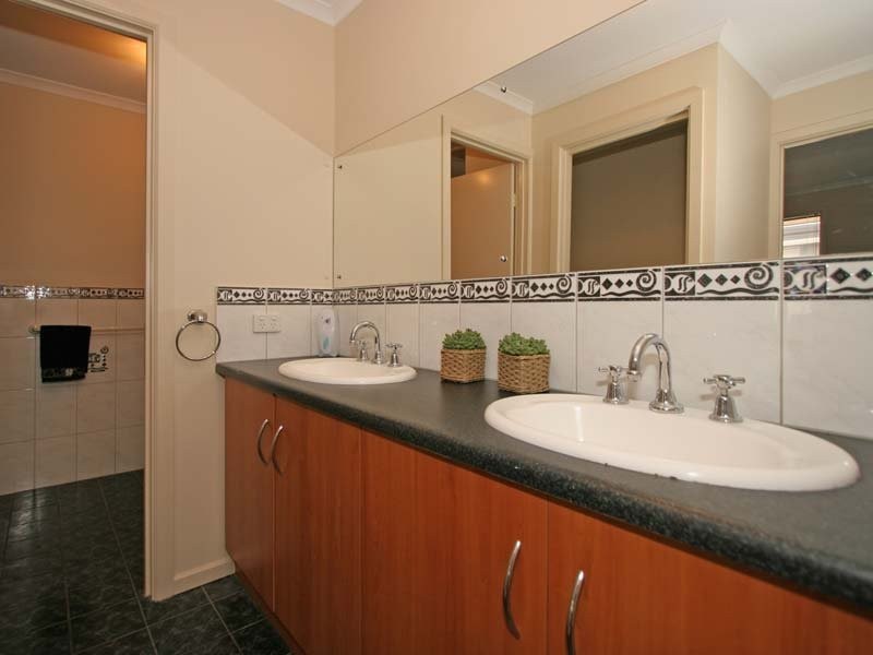 30 Mundulla Avenue, Woodcroft SA 5162