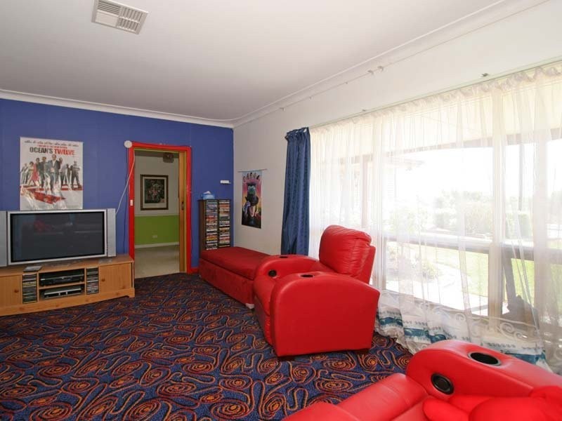 74 Brentwood Drive, Huntfield Heights SA 5163