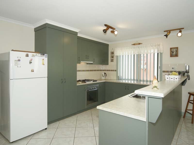 9 Meadfoot Close, Moana SA 5169