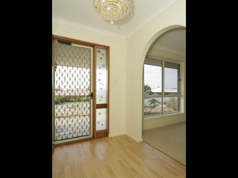 17 Paignton Close, Moana SA 5169