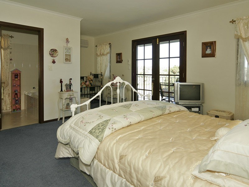 Unit 2, 31 Nashwauk Crescent, Moana SA 5169