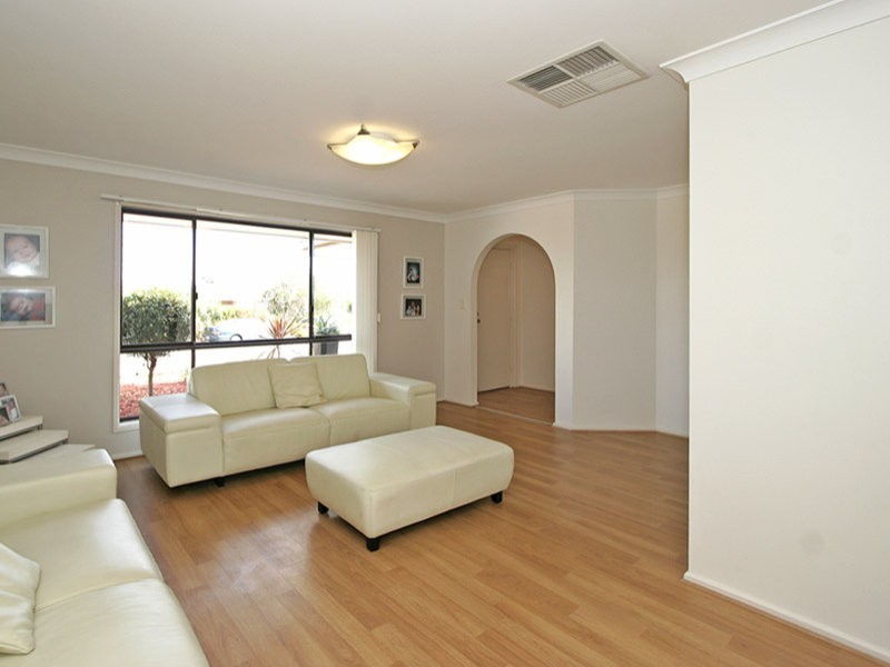 4 Albatross Grove, Seaford Rise SA 5169