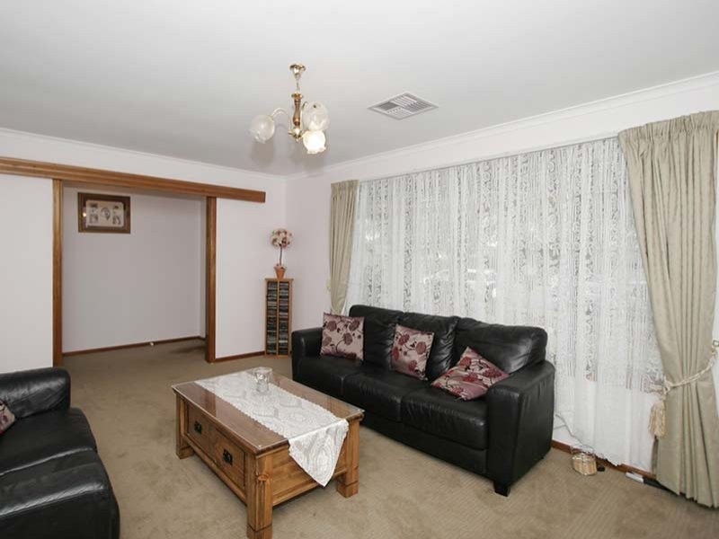 7 Liza Road, Happy Valley SA 5159