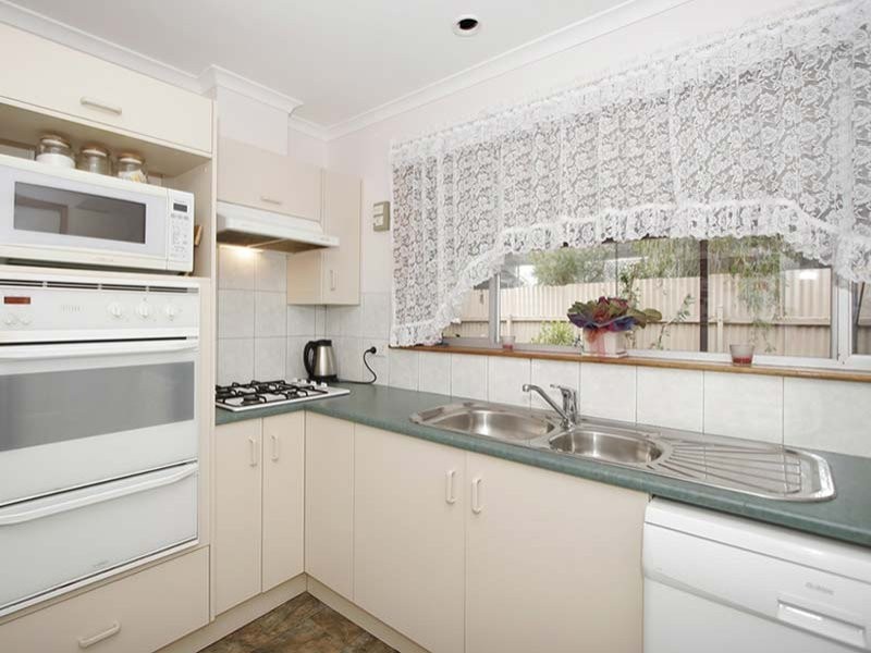 7 Liza Road, Happy Valley SA 5159