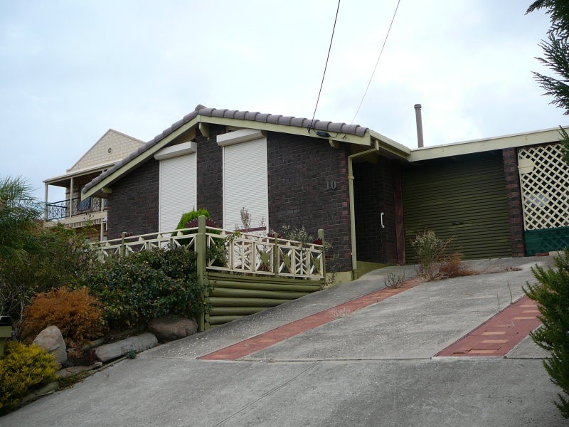 10 Burrington Street, Hallett Cove SA 5158