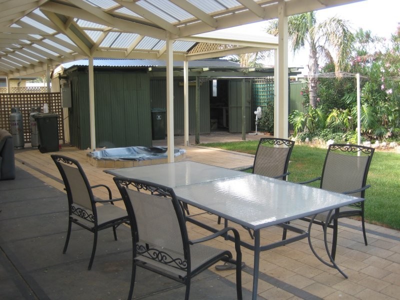 202 Esplanade, Port Noarlunga South SA 5167