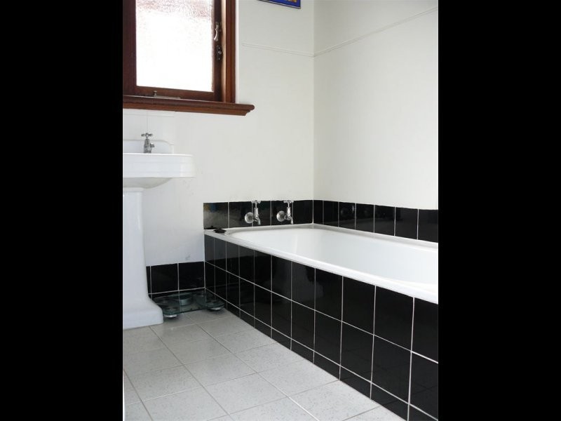 26 Wyndham Street, St James WA 6102