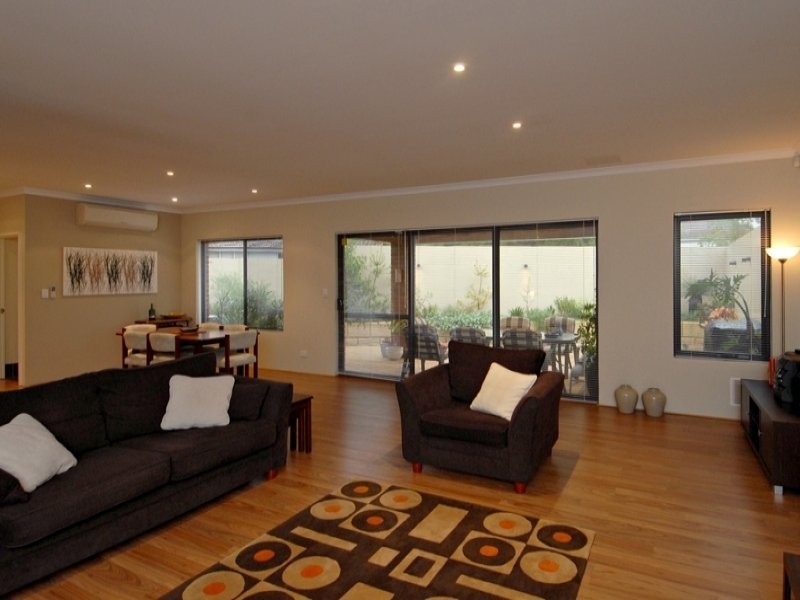 33A Wyndham Street, St James WA 6102