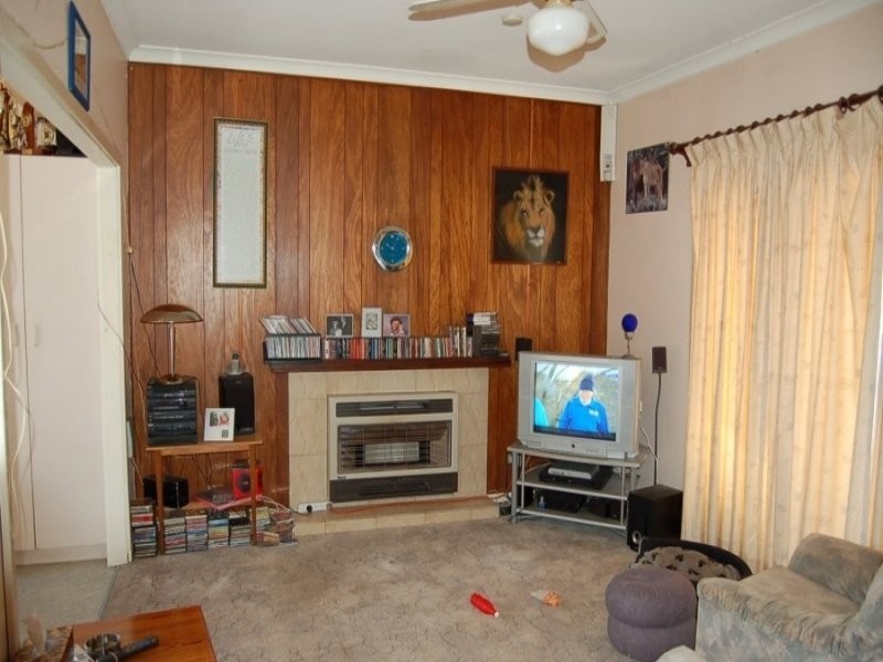 338 Wharf Street, Queens Park WA 6107
