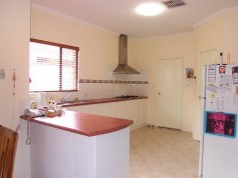 36 Kardan Circuit, Karawara WA 6152