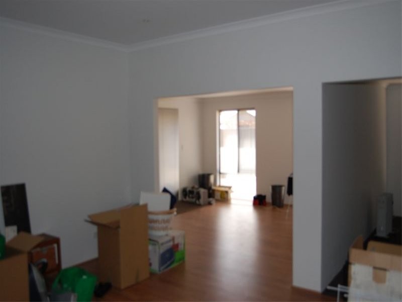 2 Avalon Lane, Wattle Grove WA 6107